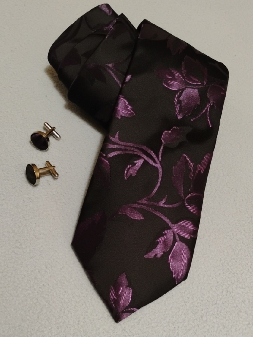 BARRY WANG TIE WITH MATCHING CUFFLINKS